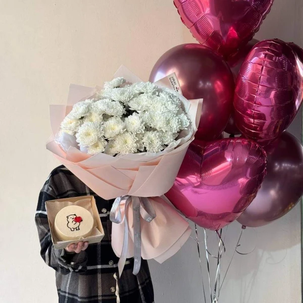 Сет "Превосходство" c 7 шарами — Сет "Превосходство" c 7 шарами — подарочный набор, в котором сочетаются цветы: хризантем и пионов и торт и…